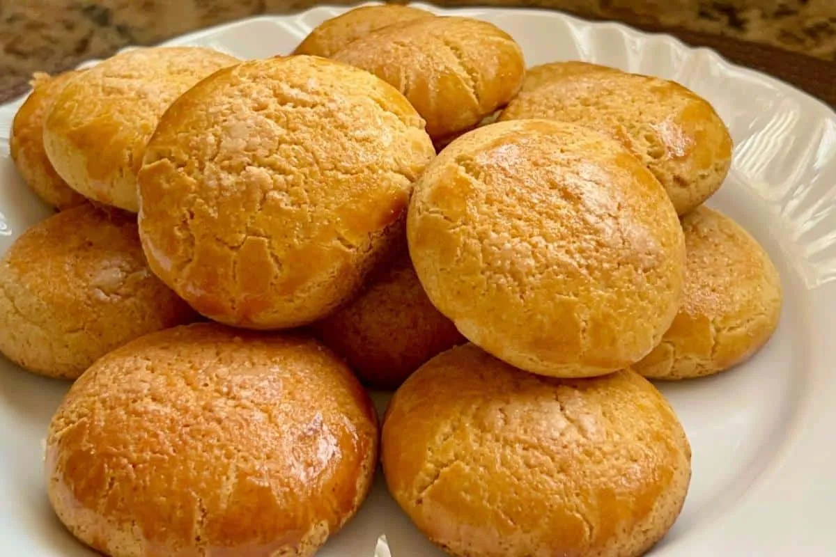 Broa de fubá da vovó crocante por fora e desmancha na boca na hora do cafézinho