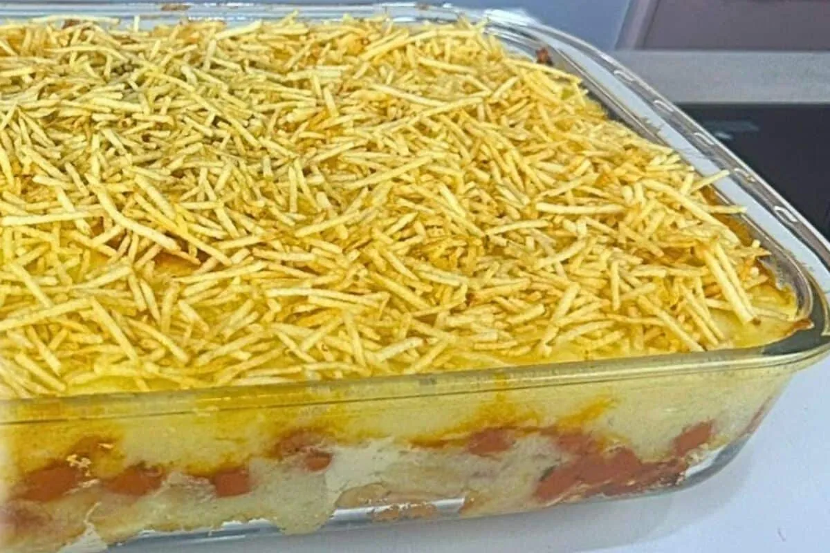 Cachorro quente de forno, um lanche completo feito em uma travessa, que todos vão adorar