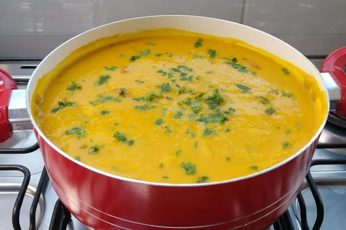 Caldo de abóbora com calabresa: aprenda a fazer essa receita rápida de fazer e fica deliciosa