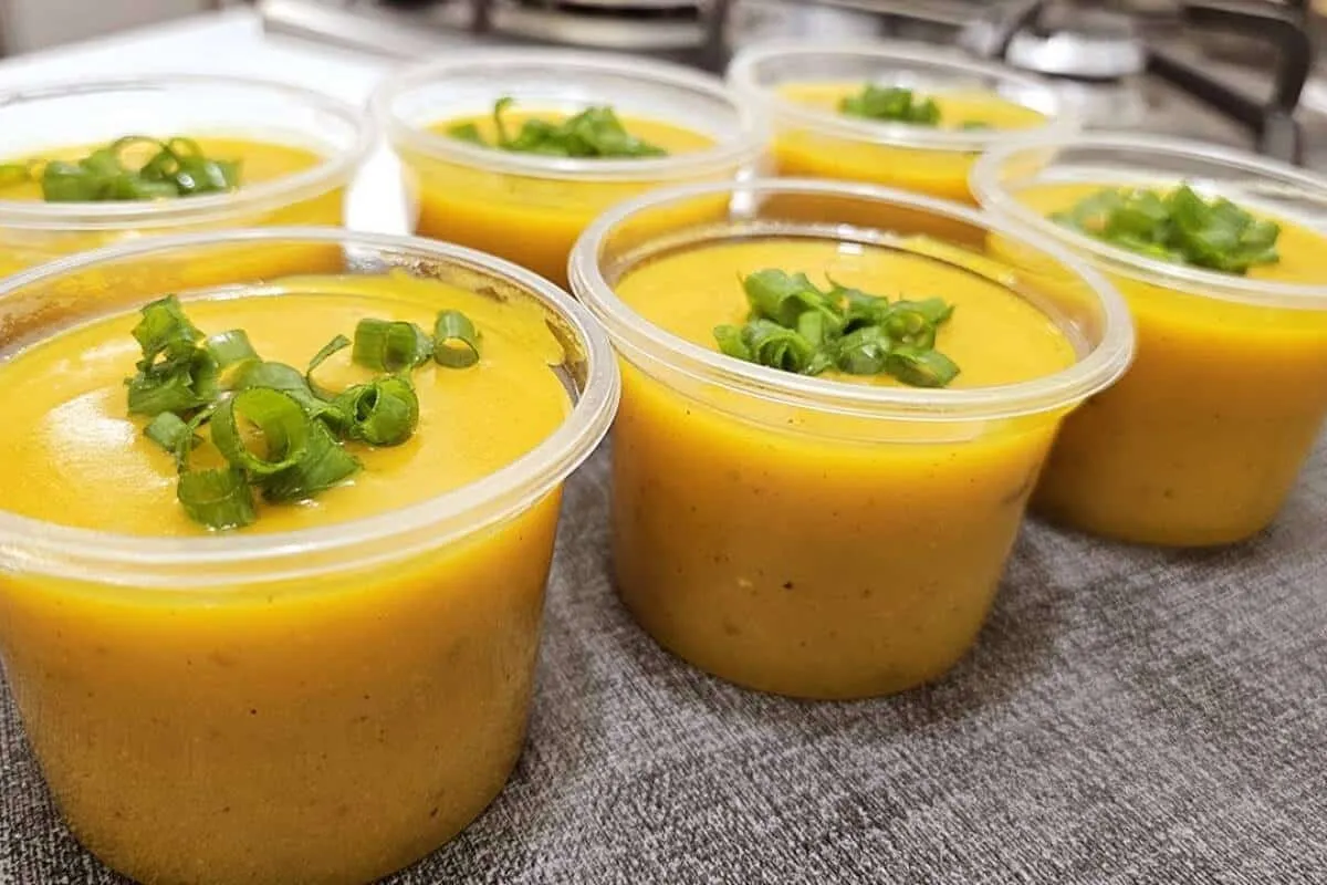 Caldo de legumes: com friozinho chegando essa receita faz o maior sucesso