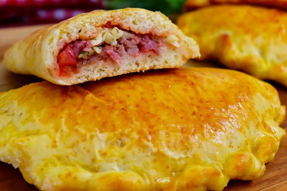 Calzone rápido e fácil: essa receita deixa essa massa muito leve e saborosa