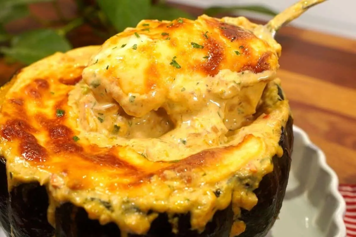 Camarão na abóbora simples e delicioso prato fácil e maravilhoso para surpreender no almoço