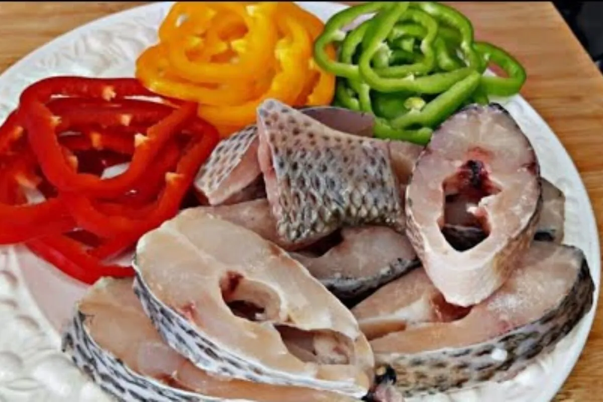 Cardápio de domingo: moqueca de tilápia bem temperada e deliciosa