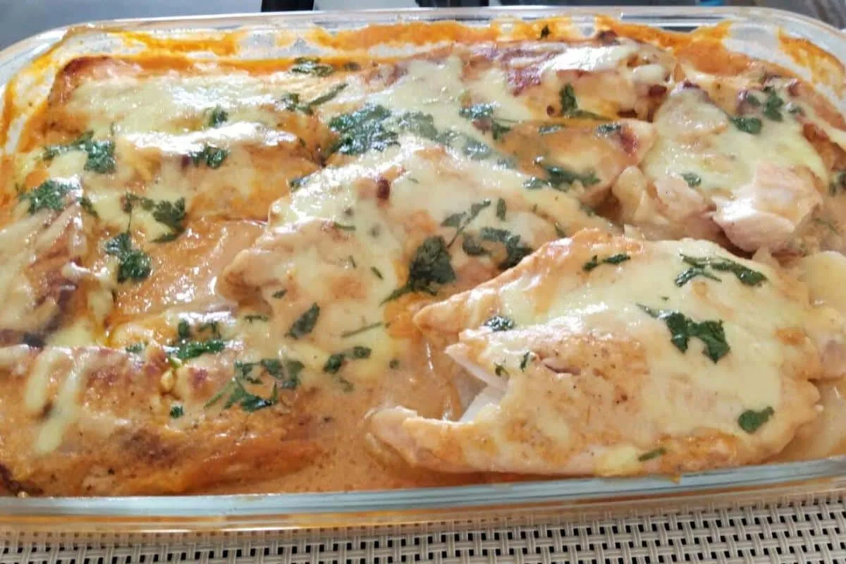 Cardápio de domingo: receita de filé de tilápia no forno cremoso e bem temperado
