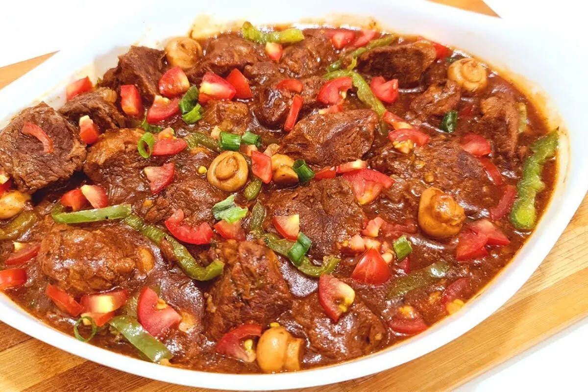 Carne cozida ao molho madeira: uma opção suculenta e sofisticada, ideal para servir como prato principal no Natal