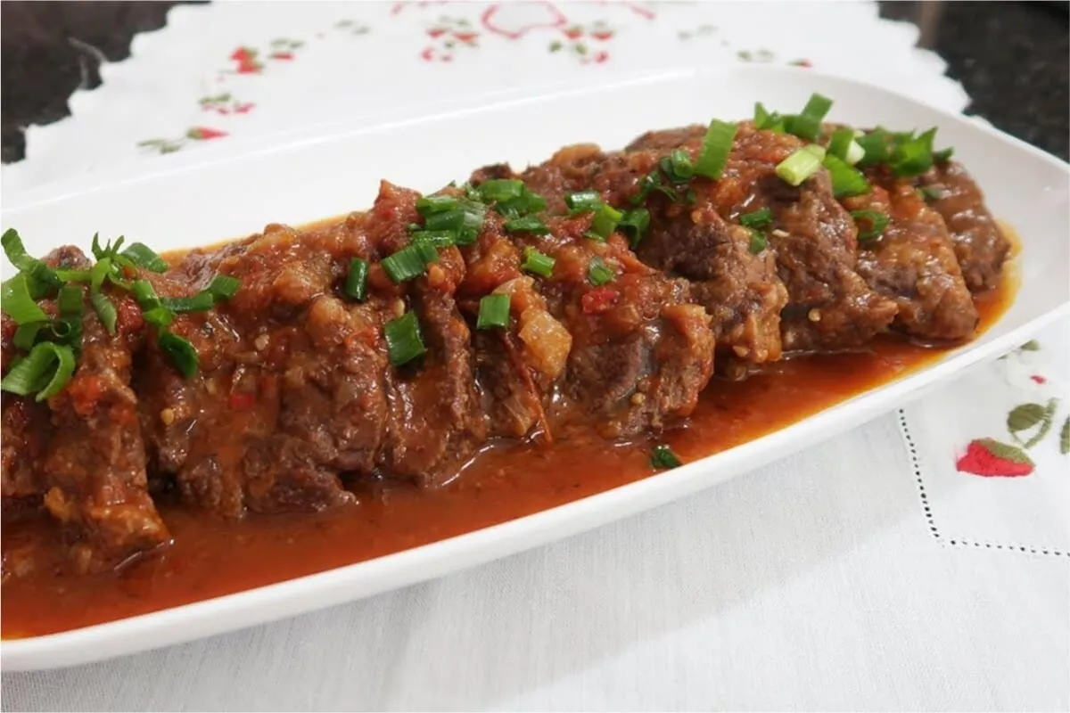 Carne de panela ao molho um prato barato e delicioso para completar seu almoço de ano novo