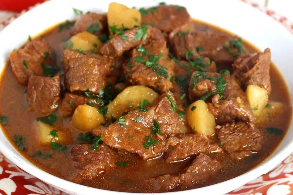 Carne de panela com molho de cerveja preta que vai te surpreender com o sabor