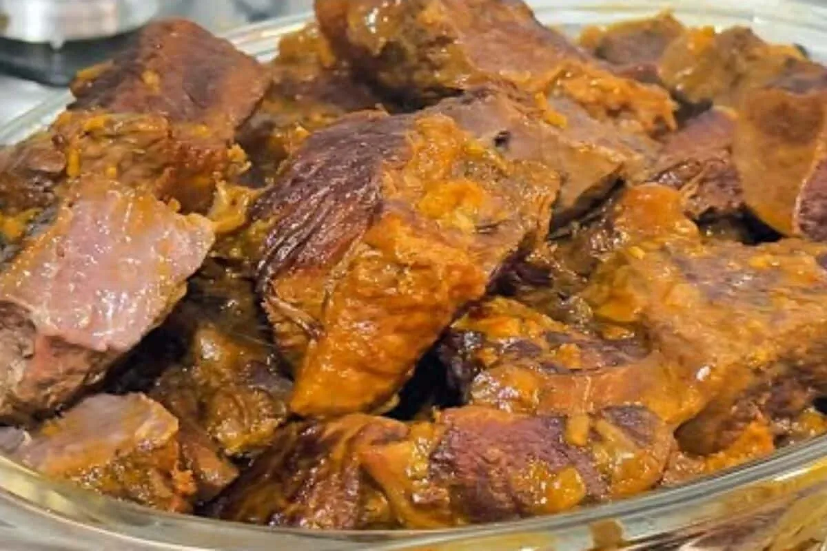 Carne de panela de pressão com paleta, que fica muito suculenta e chega a derreter na boca