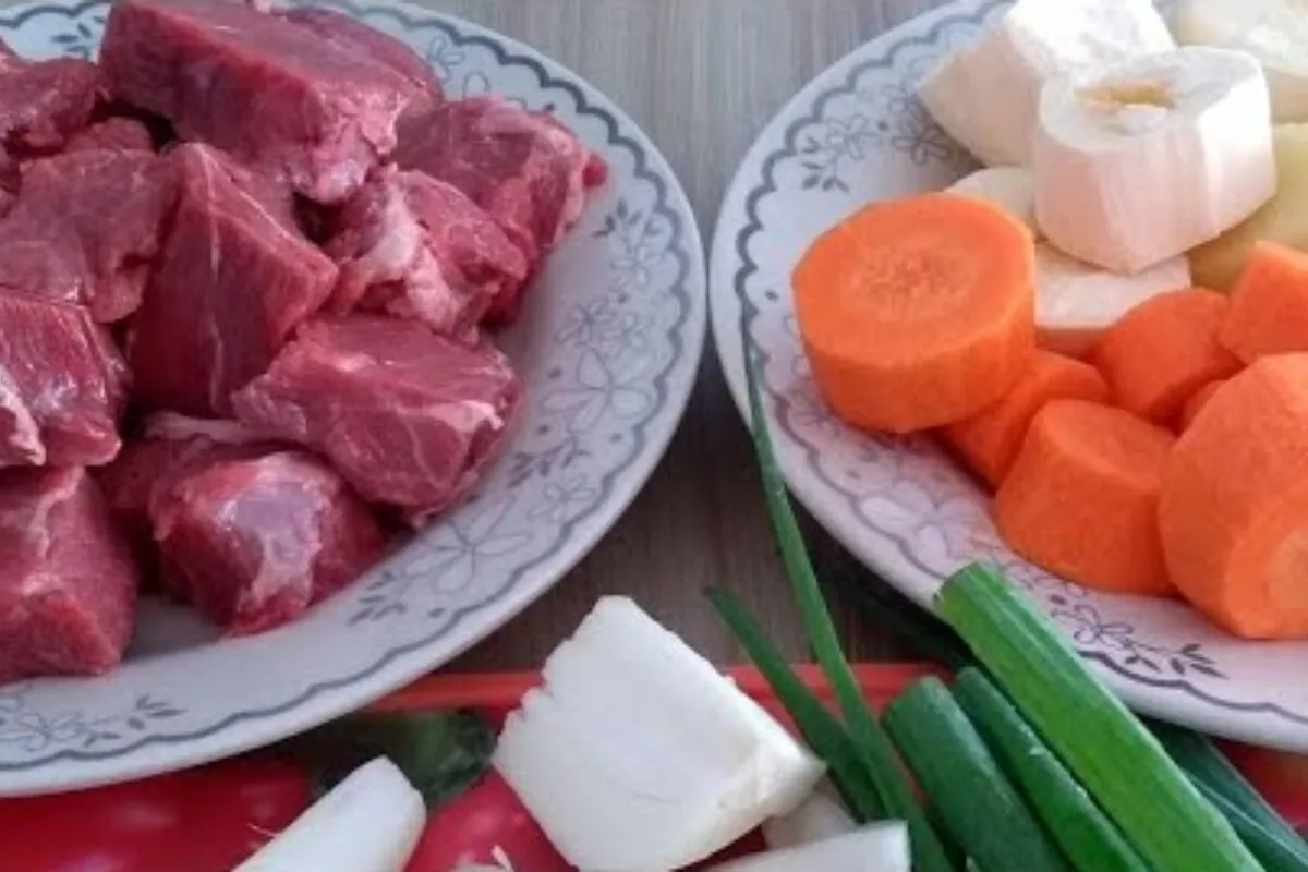 Carne de panela desmanchando, suculenta e com tempero bem caseiro