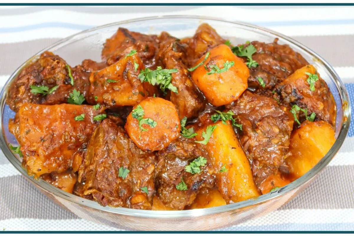 Carne de panela suculenta com aipim perfeita para seu almoço de domingo