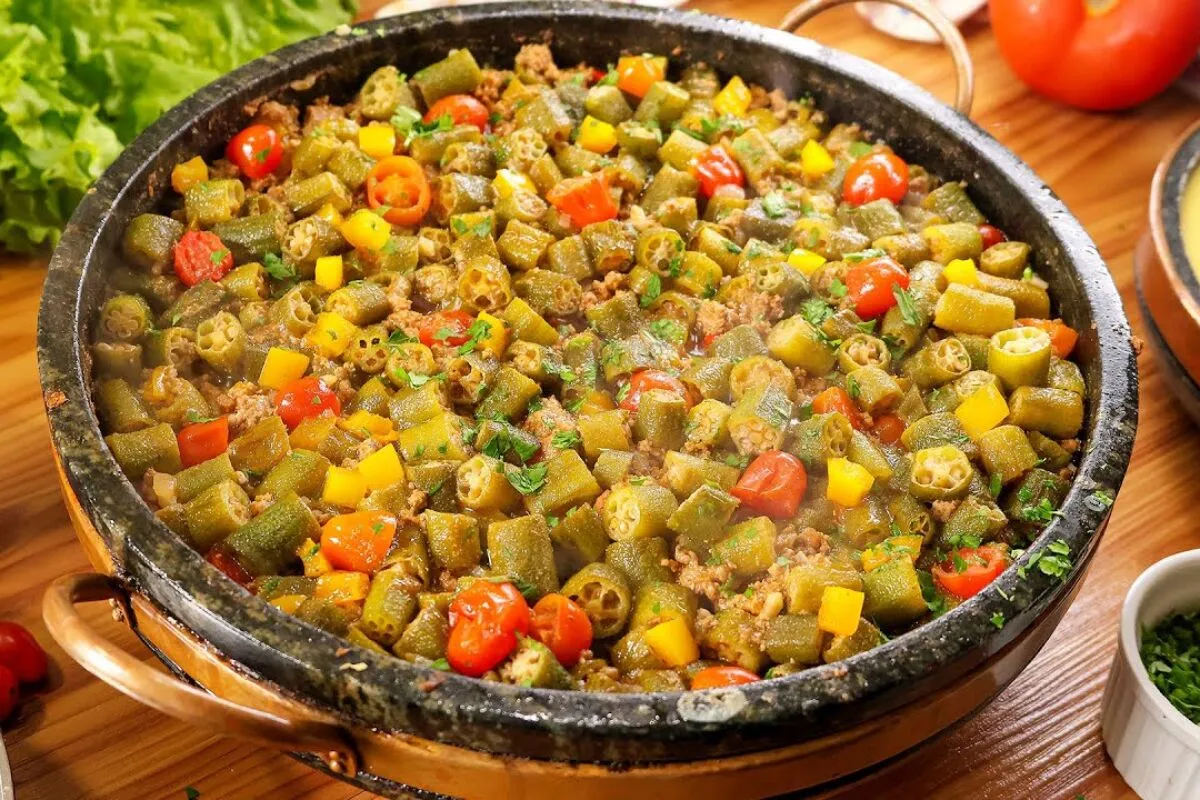 Carne moída com quiabo e angu à mineira: fácil e delicioso para o almoço