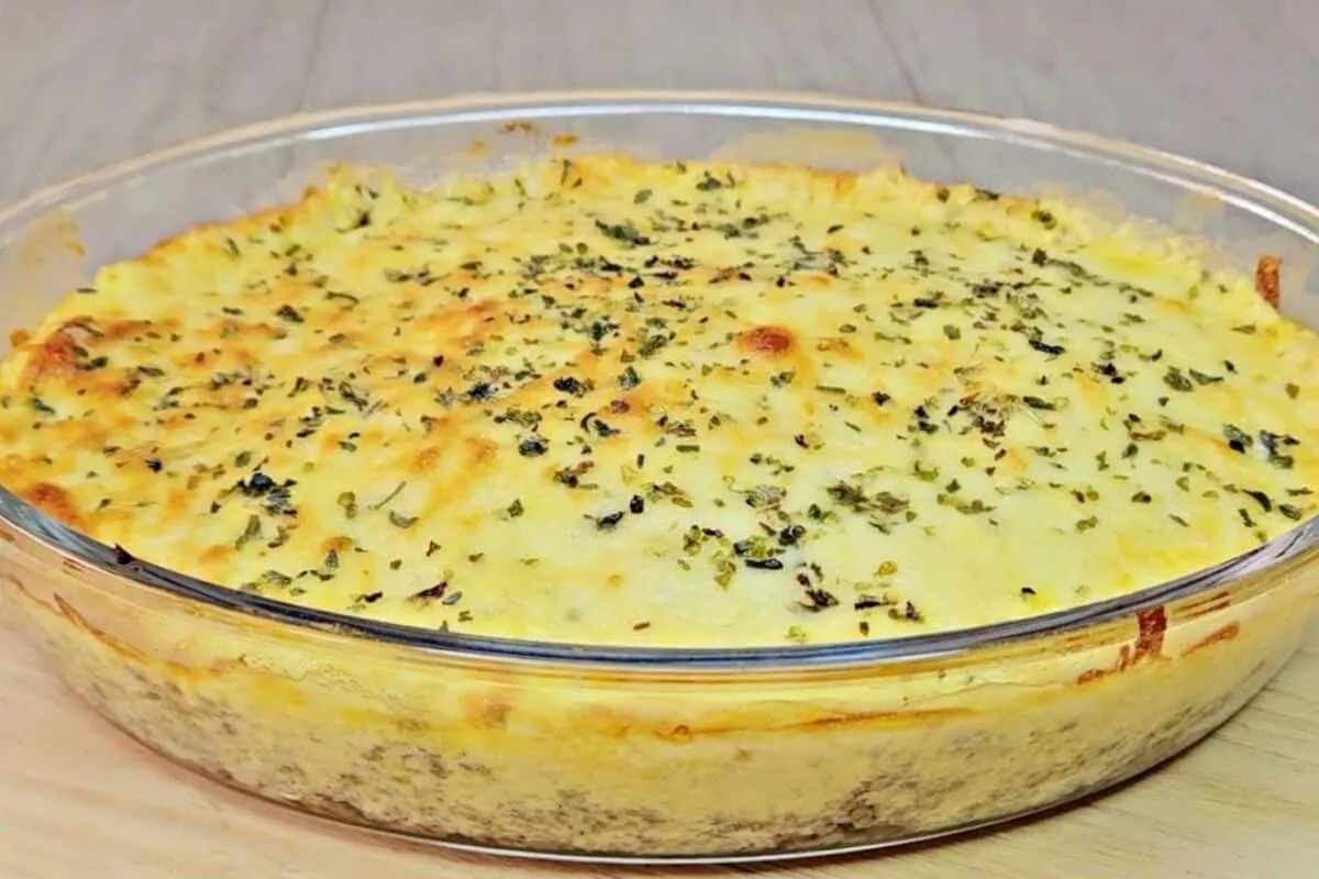Carne moída de forno com creme de milho e queijo gratinado para variar o cardápio do almoço