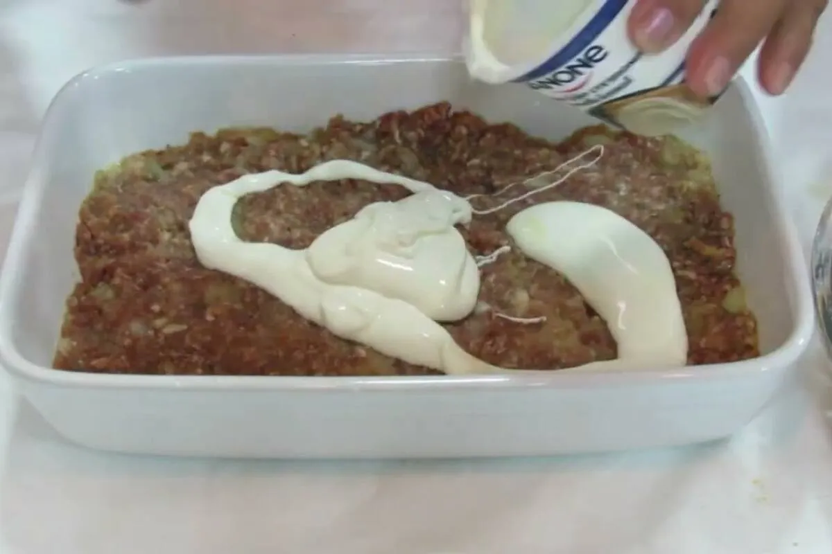 Carne moída recheada para saborear no almoço de fim de semana