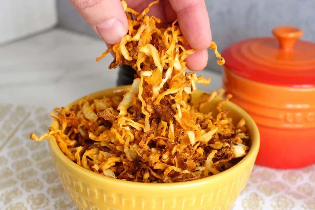 Cebola crispy na air fryer sequinha e crocante para acompanhar qualquer prato