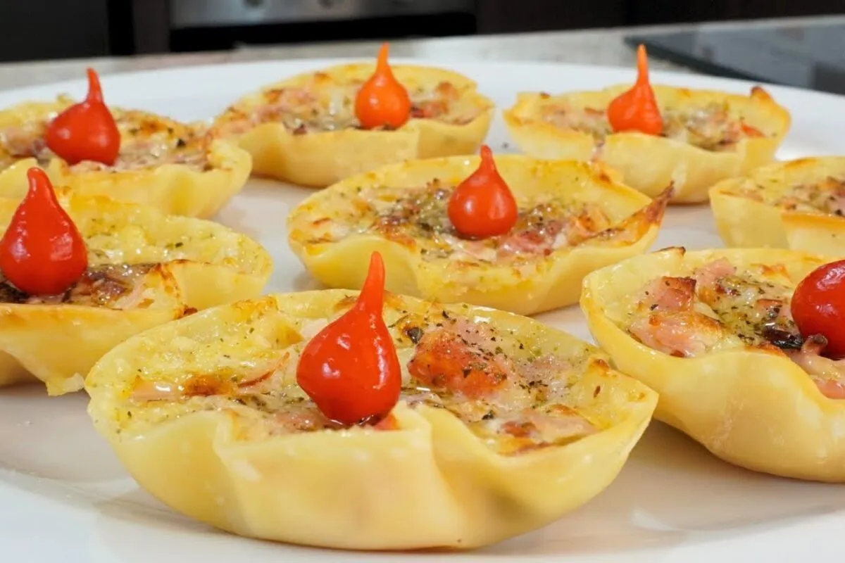 Cestinhas com massa de pastel, uma opção de entradinha crocante e deliciosa que não precisa fritar