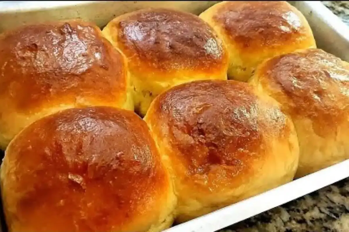 Chegou a hora do café da tarde: receita de pão caseiro econômico e fácil de fazer