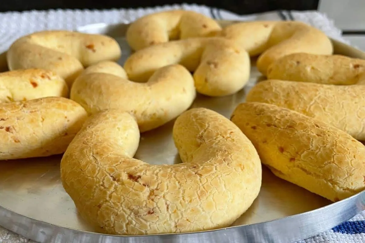 Chipa caseira fofinha e deliciosa: fácil de fazer e fica melhor que pão de queijo.