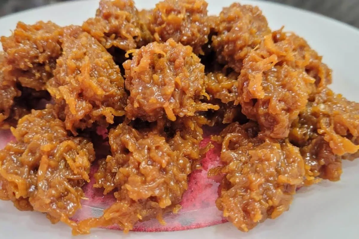 Cocada preta feita de um jeito fácil, para você matar a vontade de comer um doce caseiro