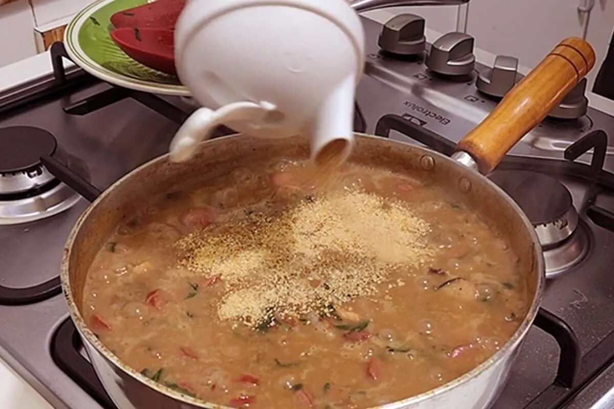 Como cozinhar feijão com caldo grosso e saboroso para seu almoço