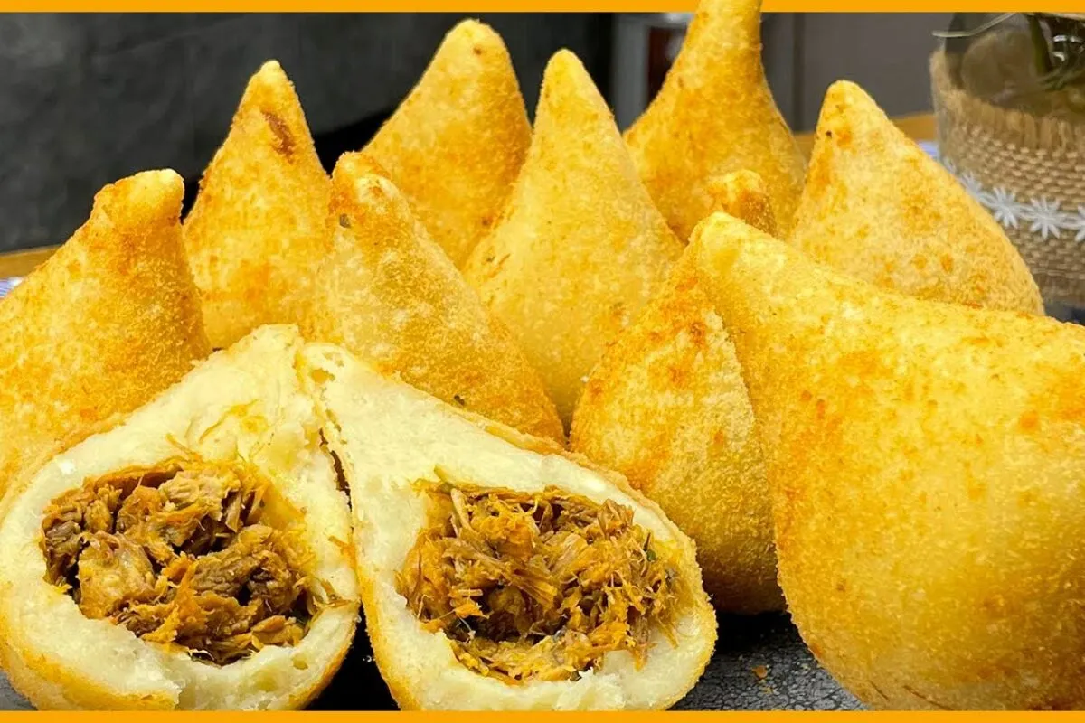 Como fazer coxinha de mandioca com massa perfeita que fica macia e não encharca de óleo