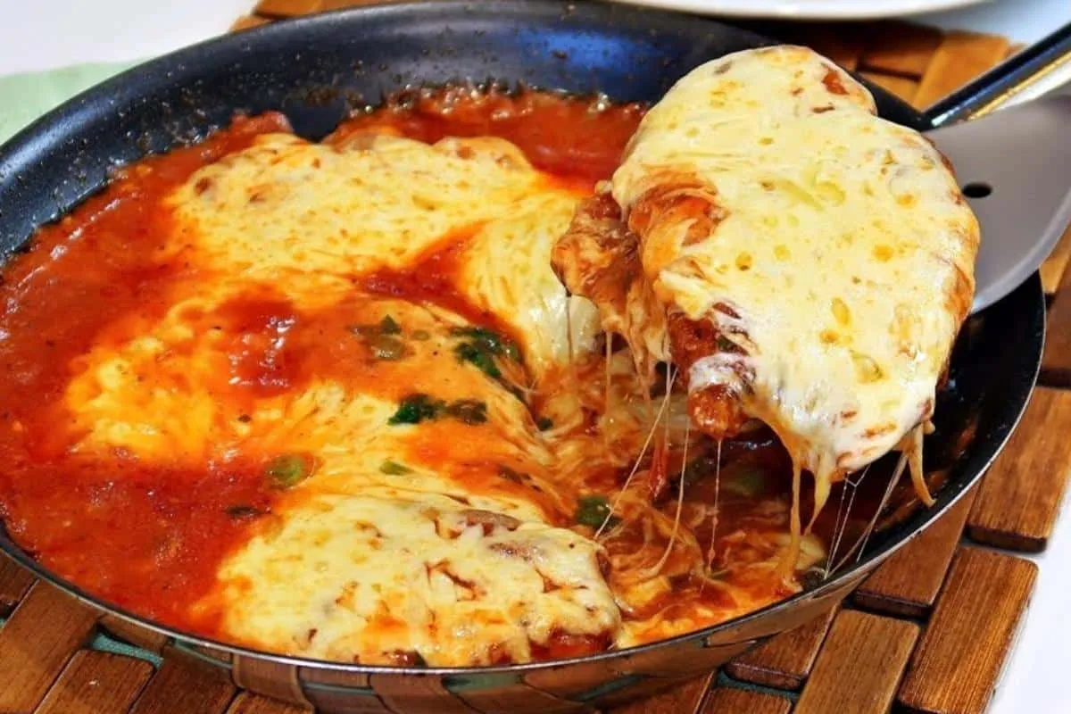 Como fazer frango à parmegiana de restaurante perfeito e muito suculento