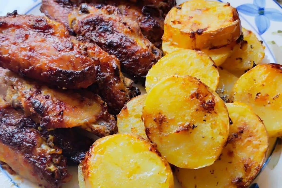 Como fazer frango assado com batata rapidinho para o almoço ou jantar