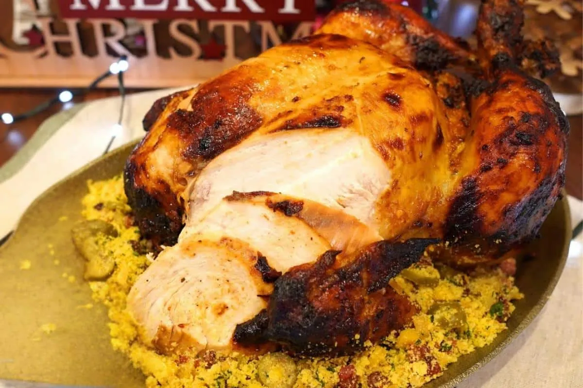 Como fazer frango assado com recheio para servir na ceia de natal