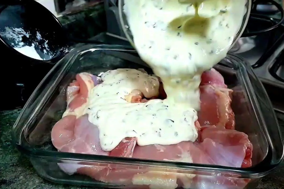 Como fazer frango com creme de cebola delicioso para o almoço da sua família