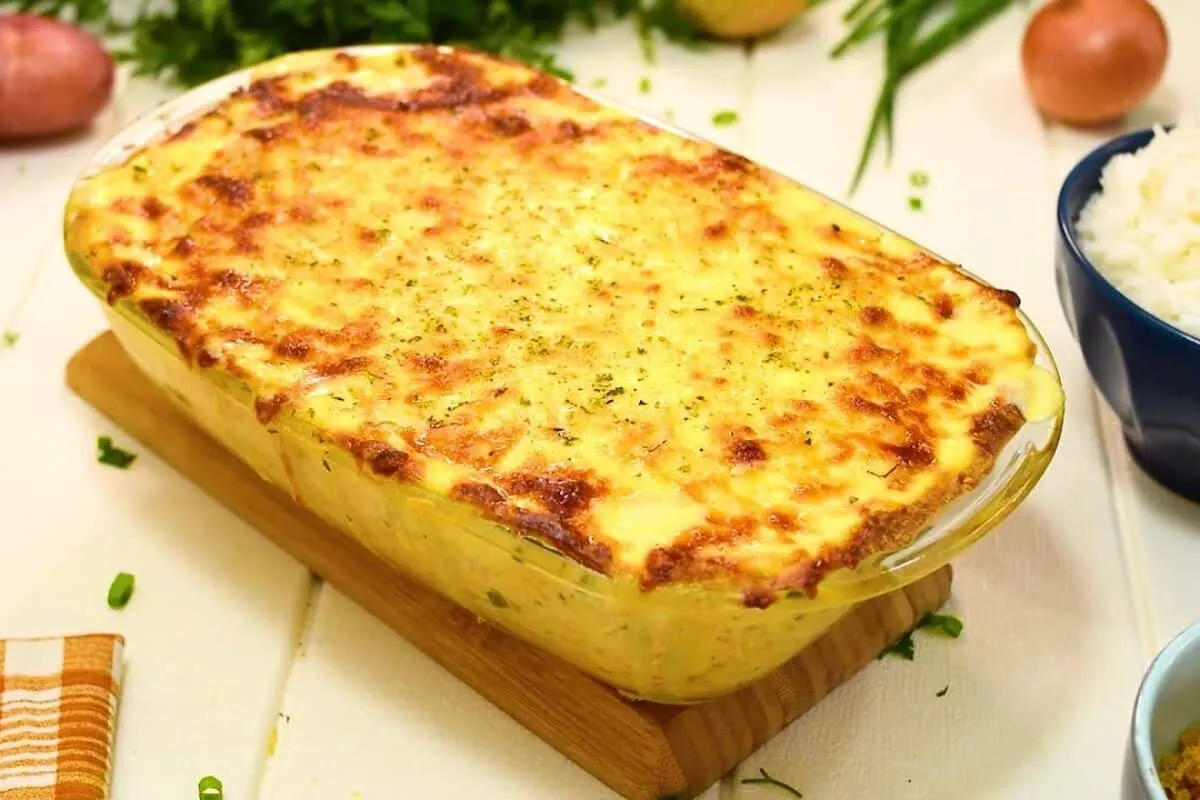 Como fazer gratinado de frango para um almoço de domingo rápido, econômico e que todos vão amar