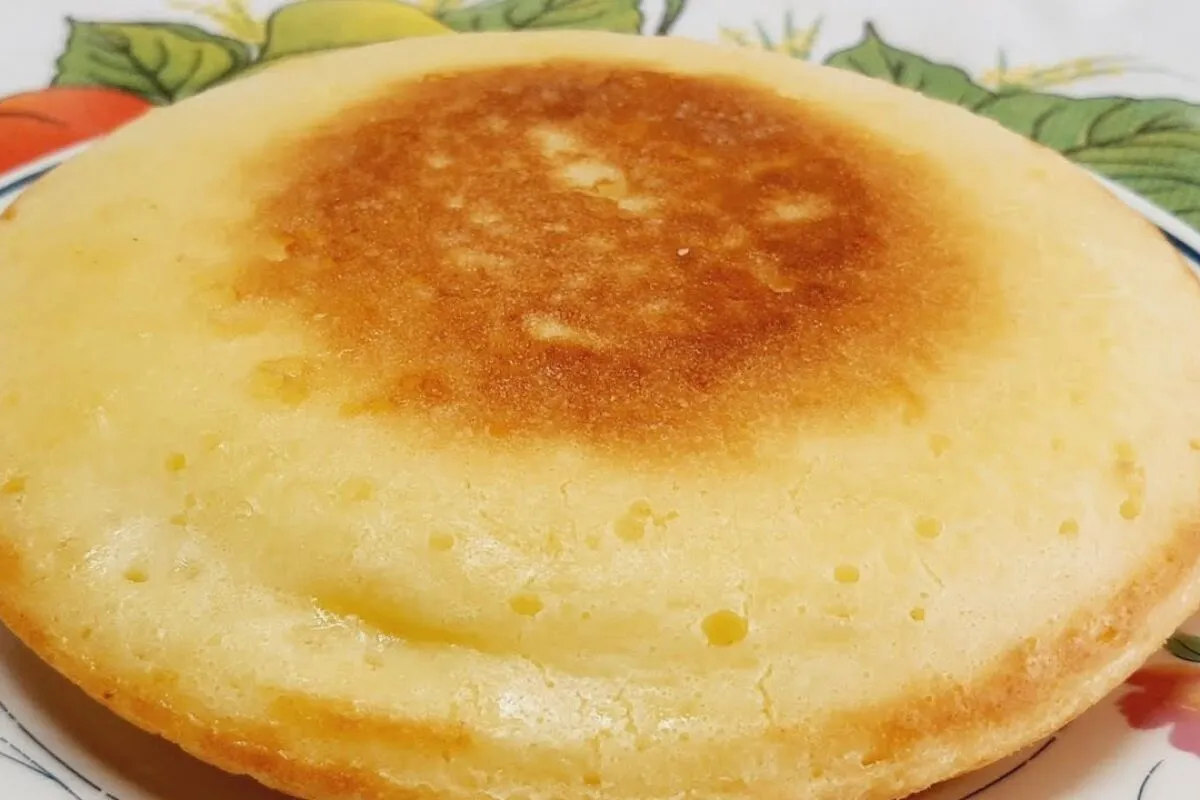 Como fazer pão de frigideira bem fofinho misturando maizena, creme de leite e tapioca
