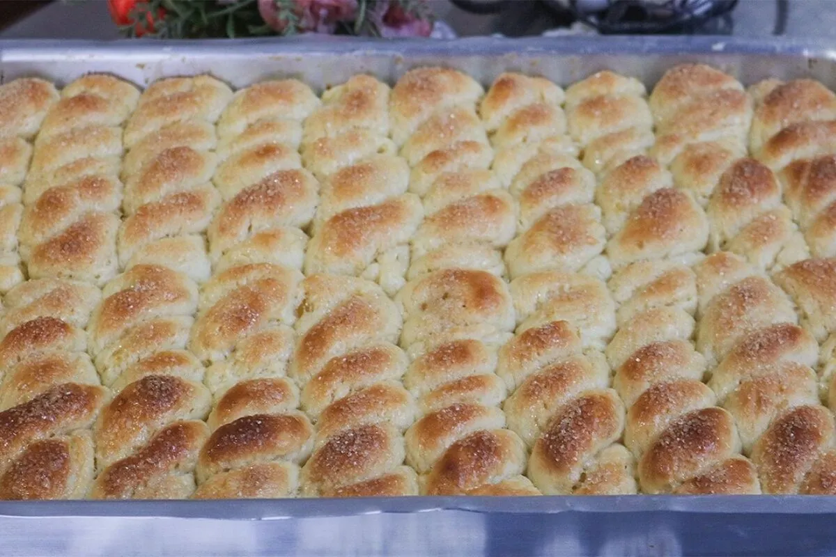 Como fazer pão de leite condensado delicioso e irresistível para o café da manhã