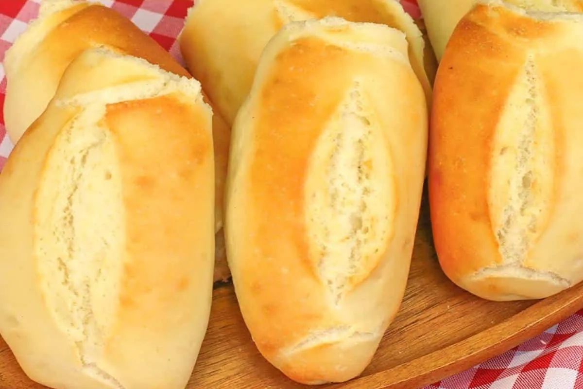 Como fazer pão francês caseiro que fica igualzinho da padaria do seu bairro