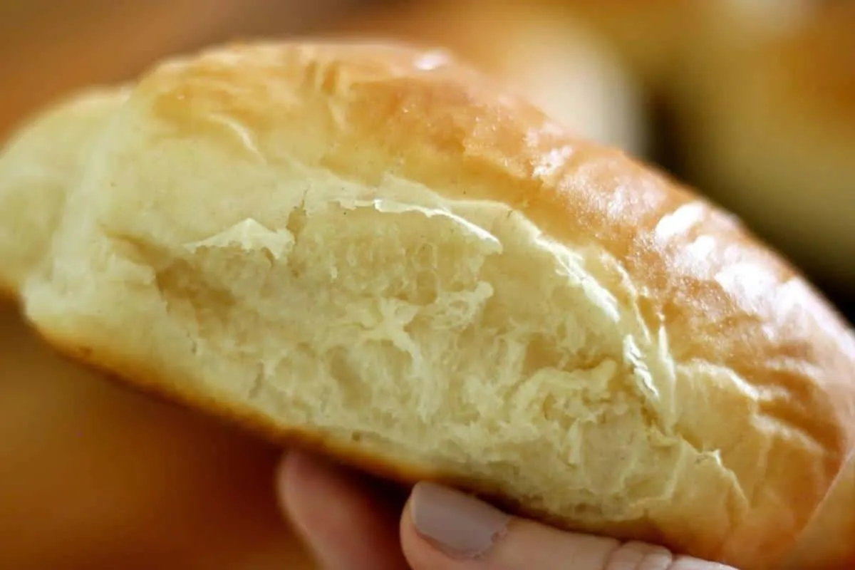 Como fazer pão sem ovo para saborear com manteiga no café da manhã
