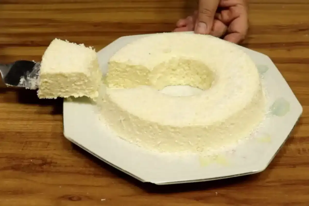 Como fazer pudim de coco cremoso que não vai ao fogo, a sobremesa prática que economiza seu tempo