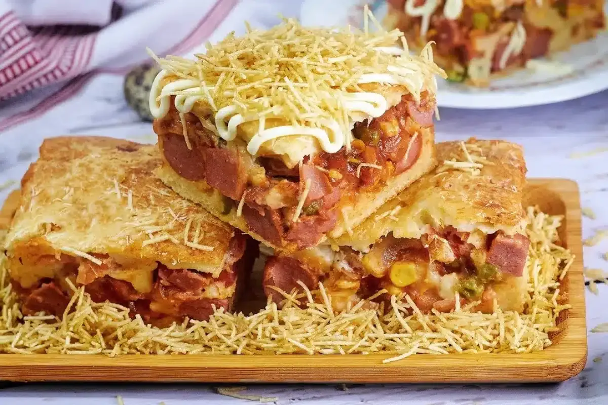 Como fazer torta salgada de salsicha com uma massa infalível que fica fofinha e muito saborosa