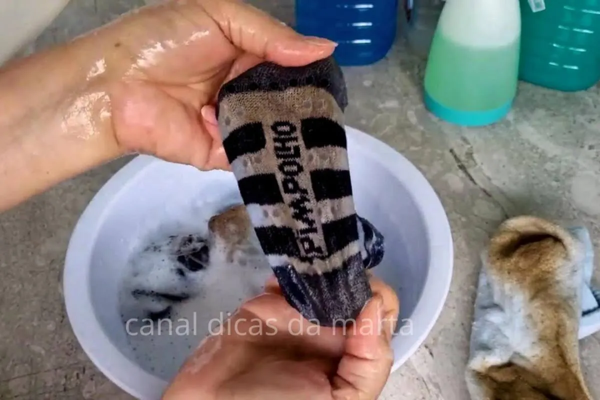 Como lavar meia encardida: você vai se surpreender com o resultado e a facilidade
