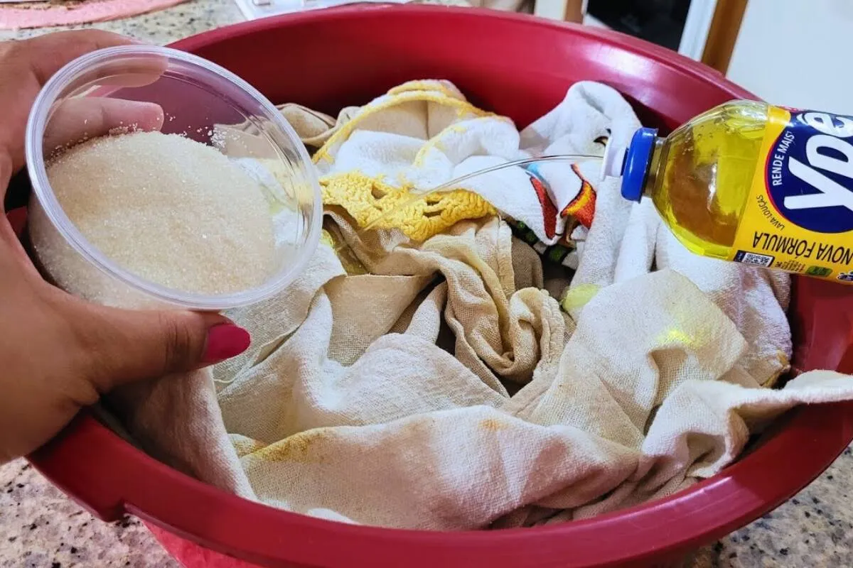 Como lavar pano de prato encardido: nunca mais você terá pano manchado na sua cozinha