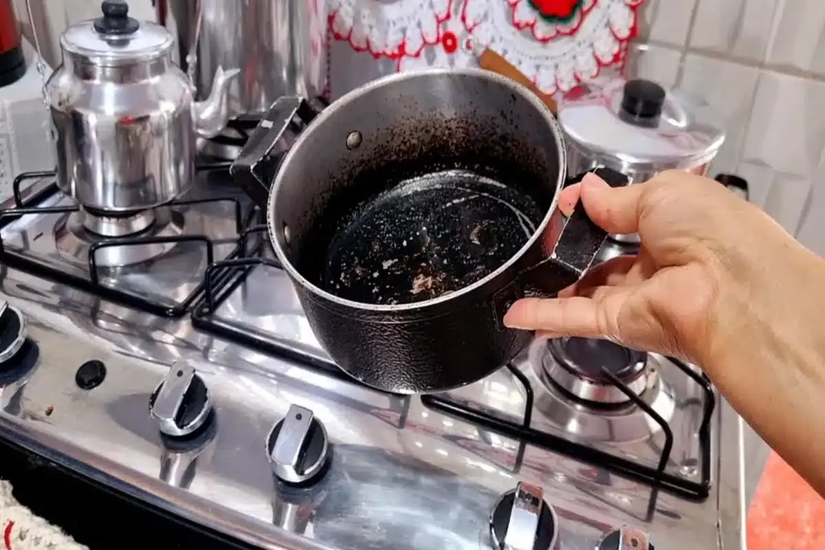 Como limpar queimado de panela: essa dica é sensacional e você vai adorar