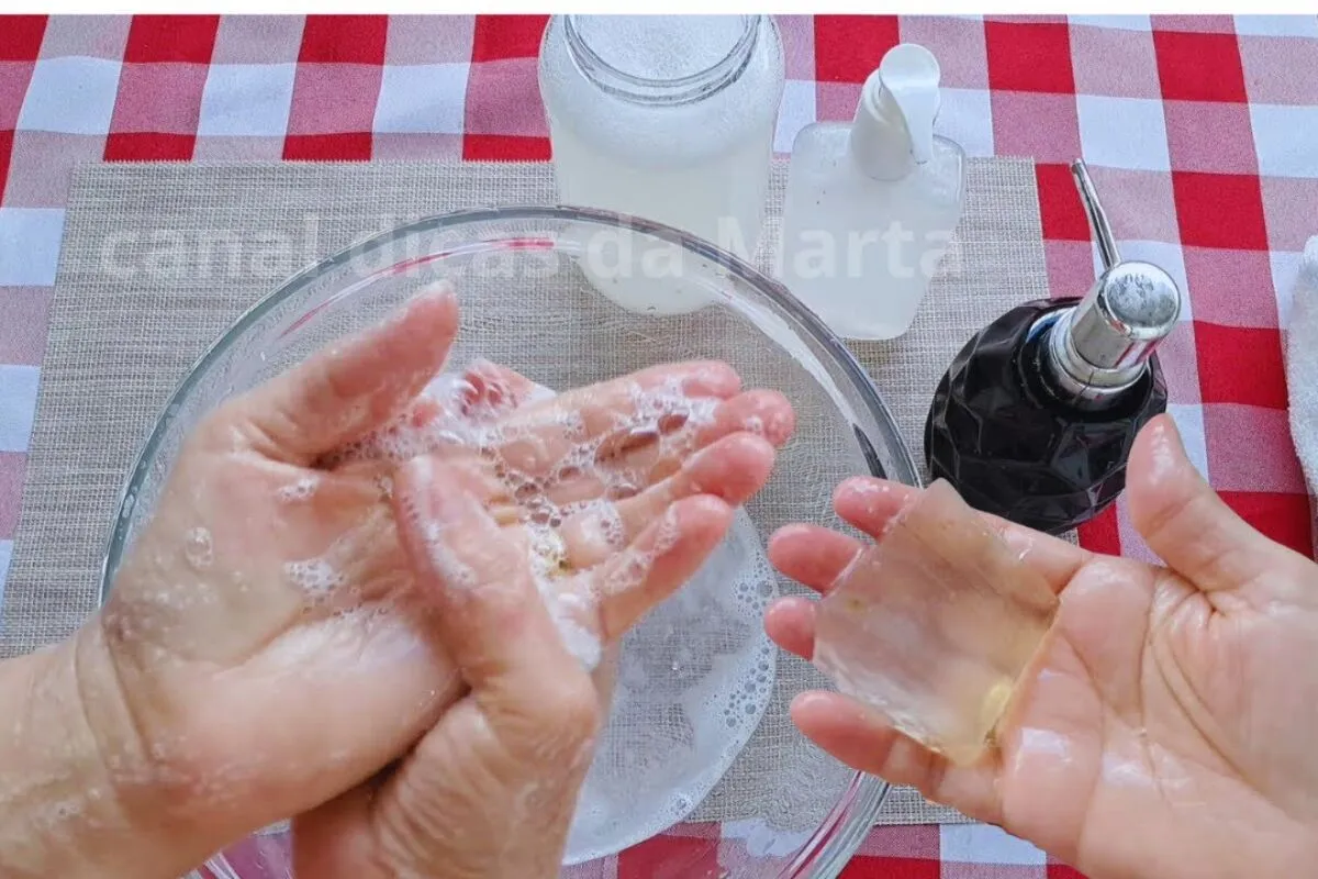 Como multiplicar sabonete líquido usando poucos ingredientes e economizando muito