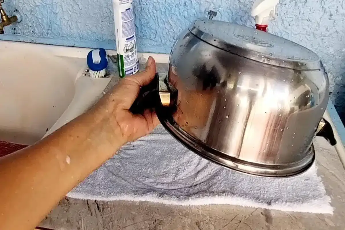 Como tirar mancha de panela de alumínio: dica incrível para te ajudar depois do almoço
