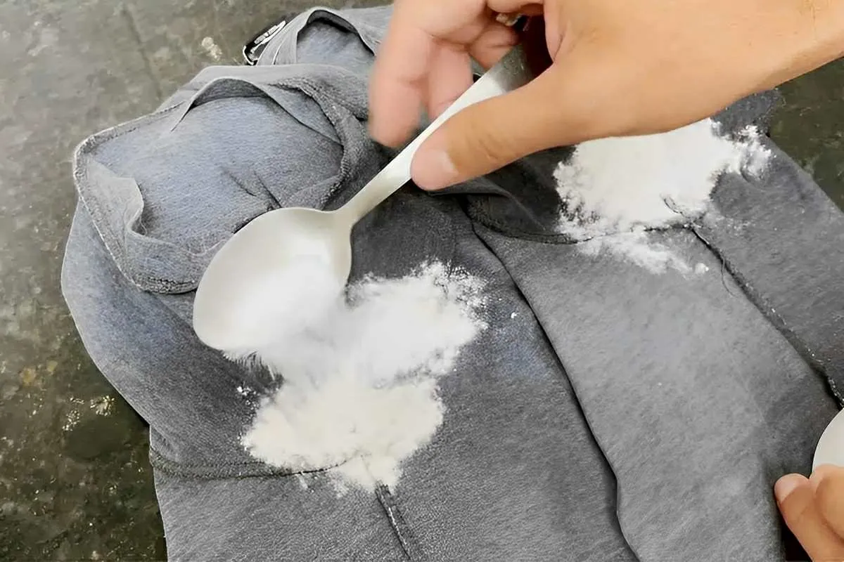 Como tirar mau cheiro nas axilas das roupas usando apenas 2 ingredientes que você tem em casa