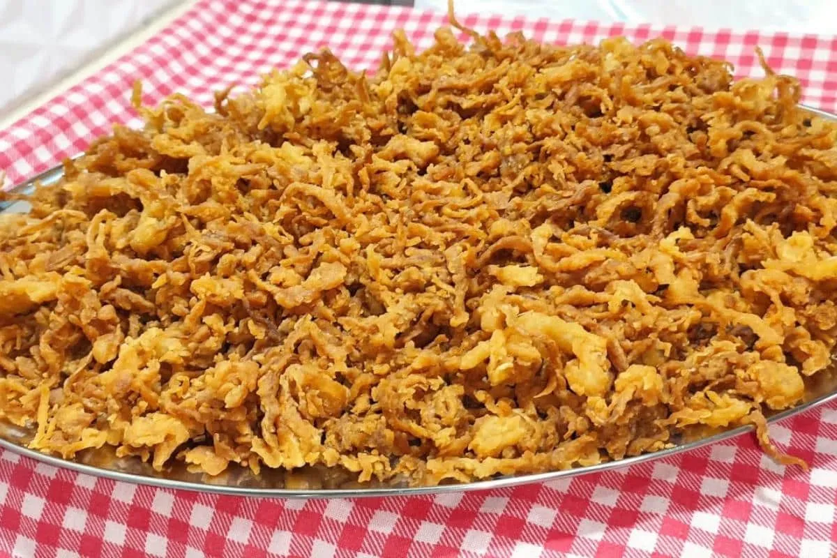Conheça o segredo para fazer cebola crispy que fica sequinha e crocante