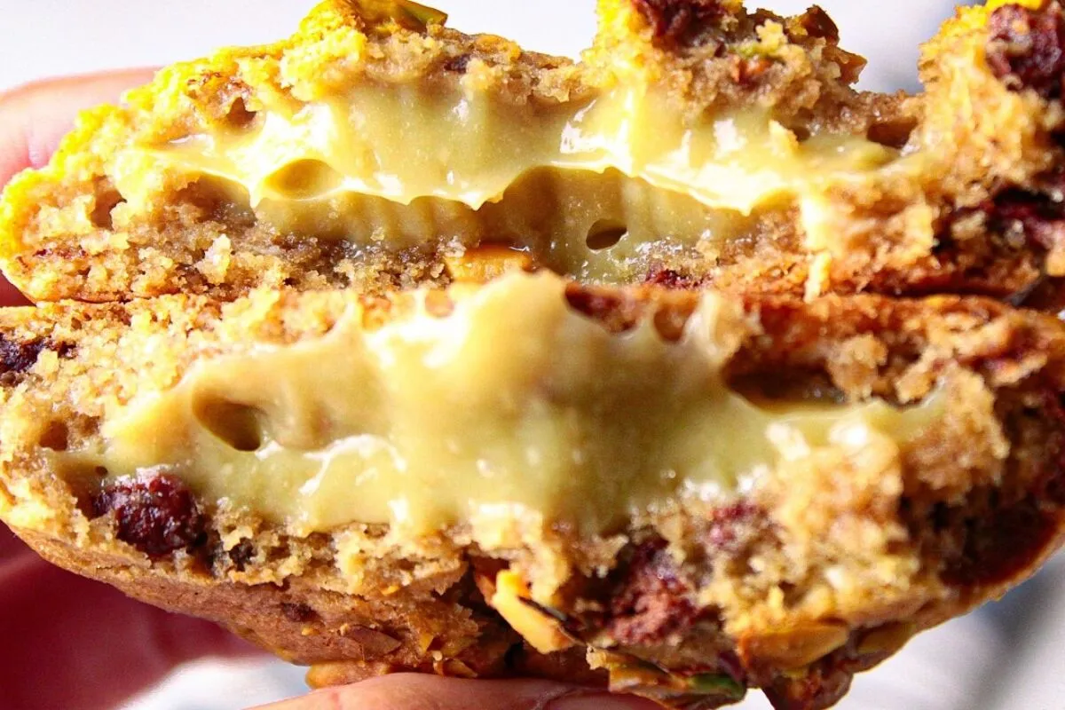 Cookie de pistache gigante e macio para comer o dia todo de tão gostoso