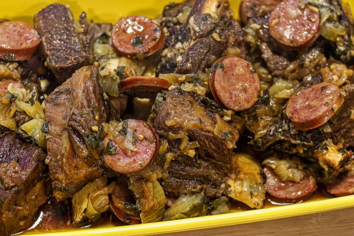 Costela acebolada na pressão super fácil e saborosa para seu almoço em família