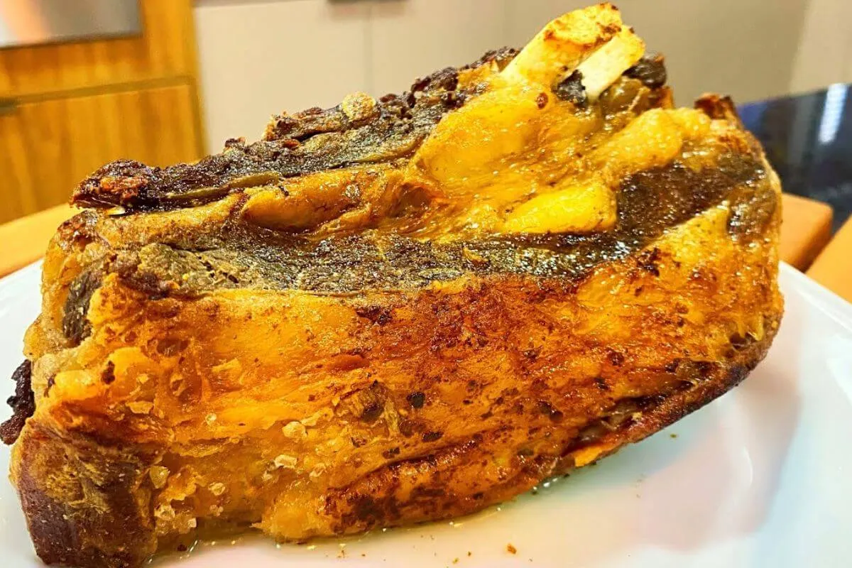 Costela assada de uma forma fácil que chega a desmanchar e soltar do osso