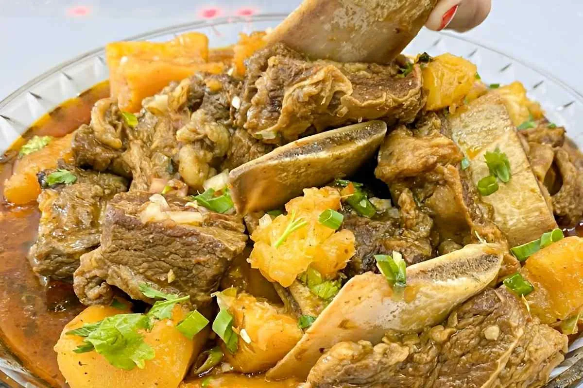 Costela com mandioca na panela de pressão muito saborosa e suculenta