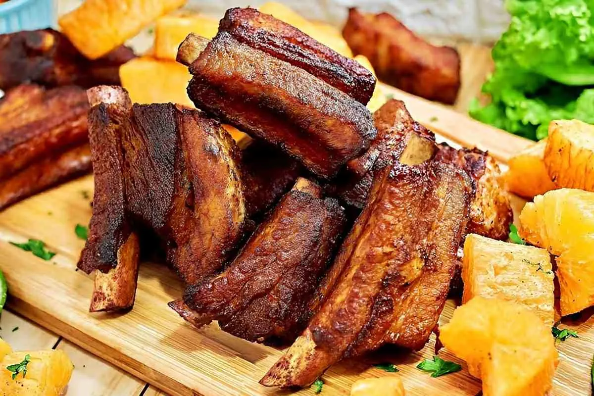 Costelinha de porco mineira bem douradinha e saborosa para você arrasar no almoço