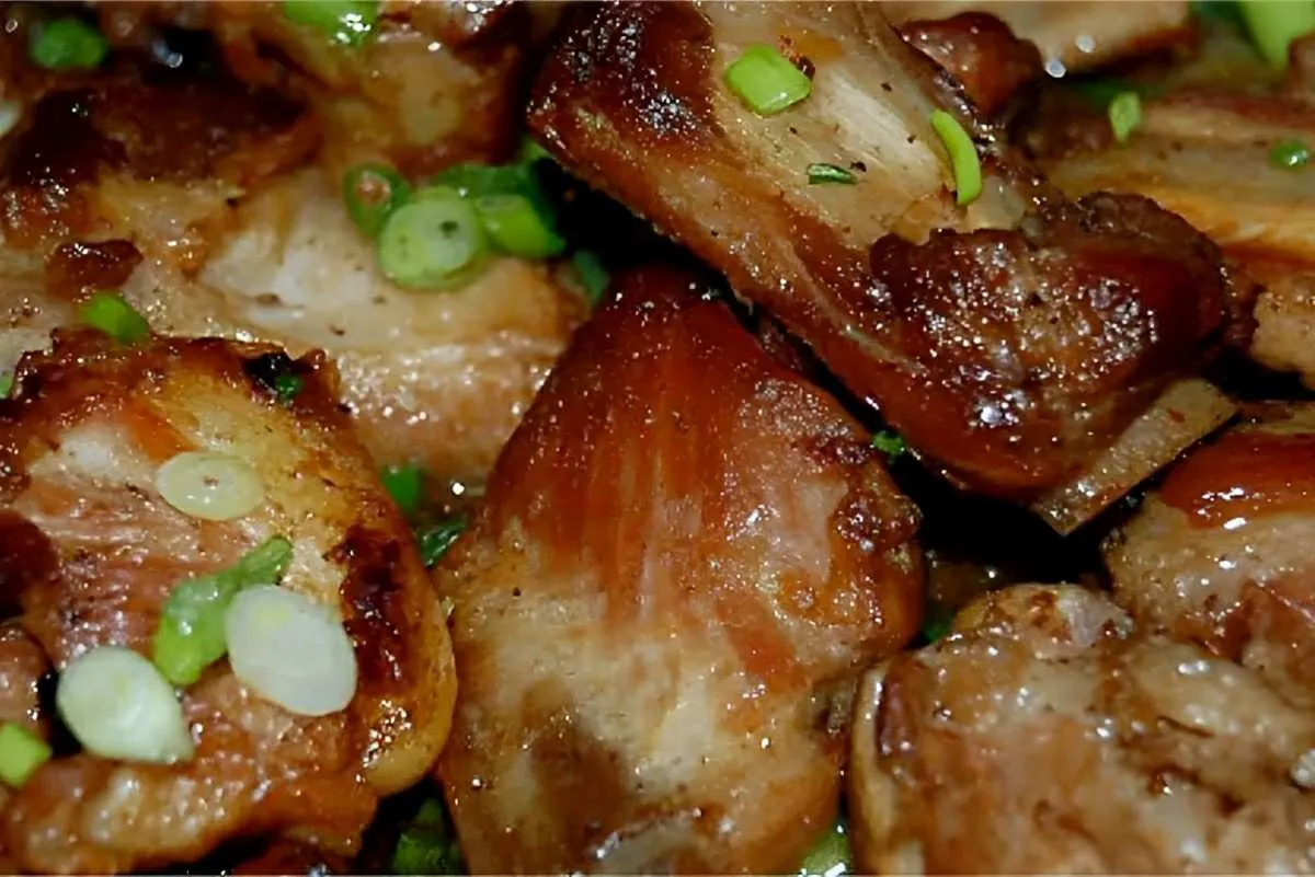 Costelinha de porco na panela de pressão douradinha e deliciosa para o almoço ou jantar
