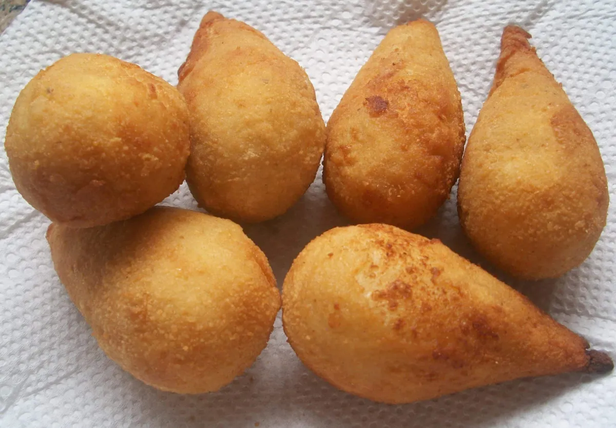 Coxinha com massa de maionese fica muito mais saborosa e fácil de preparar