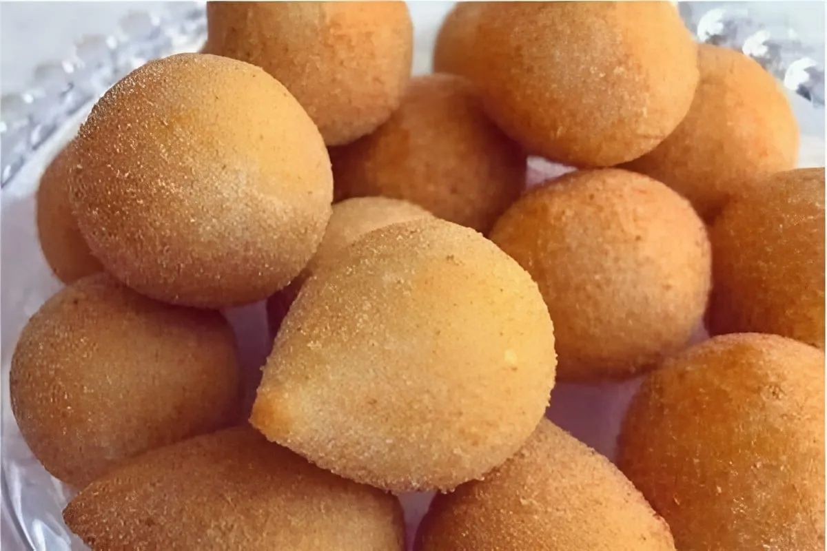 Coxinha de frango com massa de batata macia que desmancha na boca
